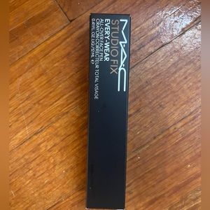 BRAND NEW MAC STUDIO FIX EVERY-WEAR ALL-OVER FACE PEN.